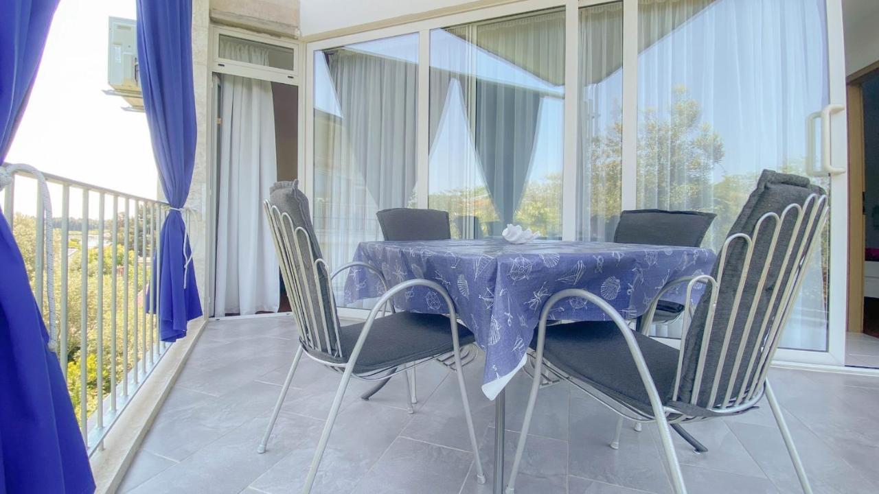 Appartement Romina à Zambratija  Extérieur photo